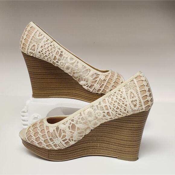 Universal Thread Women's Fabric Peep Toe Wedge Platform Heel Shoes Beige 8W - Picture 1 of 14